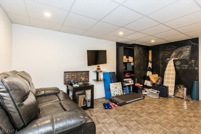 51 Ringwood Ave, Pompton Lakes Boro, NJ 07442