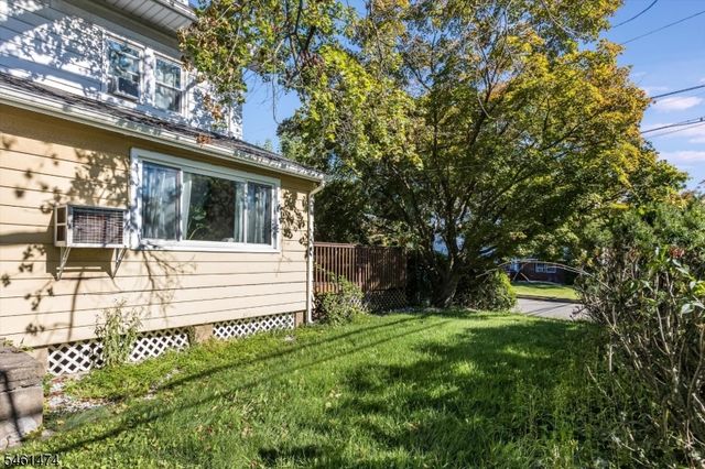 51 Ringwood Ave, Pompton Lakes Boro, NJ 07442
