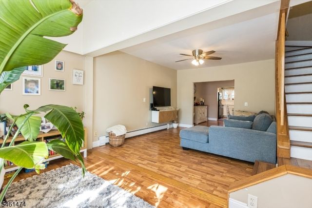 51 Ringwood Ave, Pompton Lakes Boro, NJ 07442