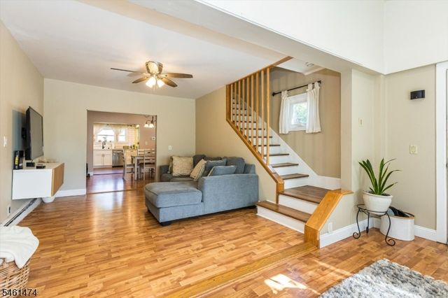 51 Ringwood Ave, Pompton Lakes Boro, NJ 07442