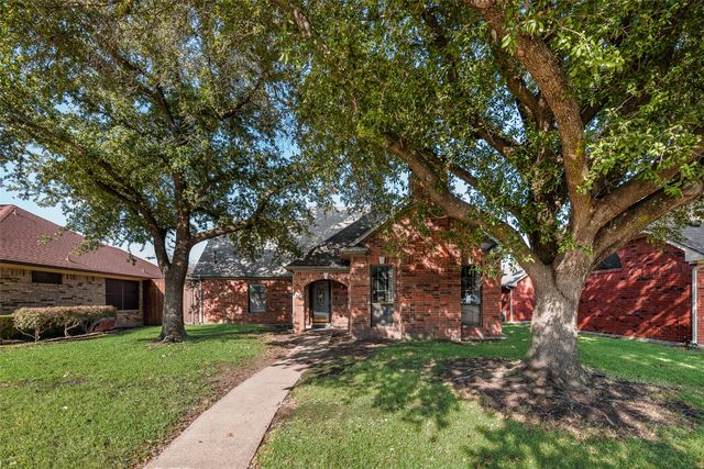 321 Hunters Creek Drive, Mesquite, TX 75150