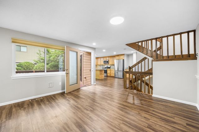 72 E Bluff Rd 72, Ashland, MA 01721