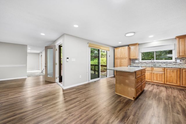 72 E Bluff Rd 72, Ashland, MA 01721