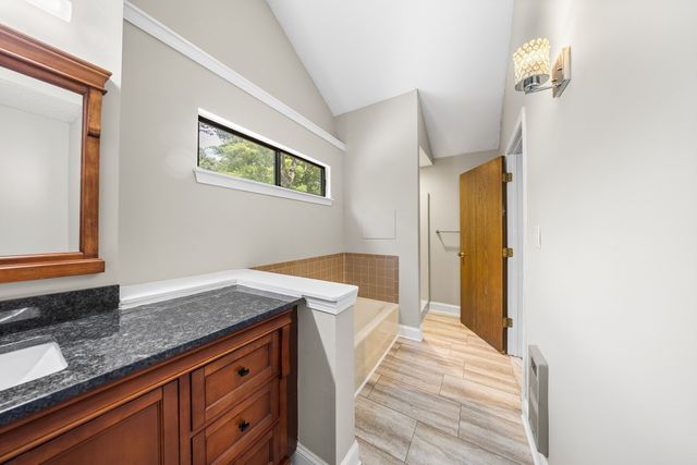72 E Bluff Rd 72, Ashland, MA 01721