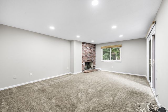 72 E Bluff Rd 72, Ashland, MA 01721