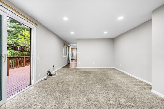 72 E Bluff Rd 72, Ashland, MA 01721