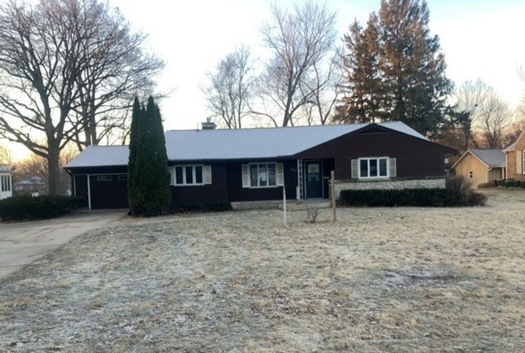 1317 W Stephenson Street, Freeport, IL 61032