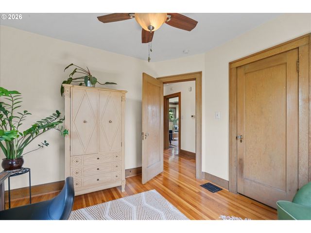 2621 Se 81ST Ave, Portland, OR 97206