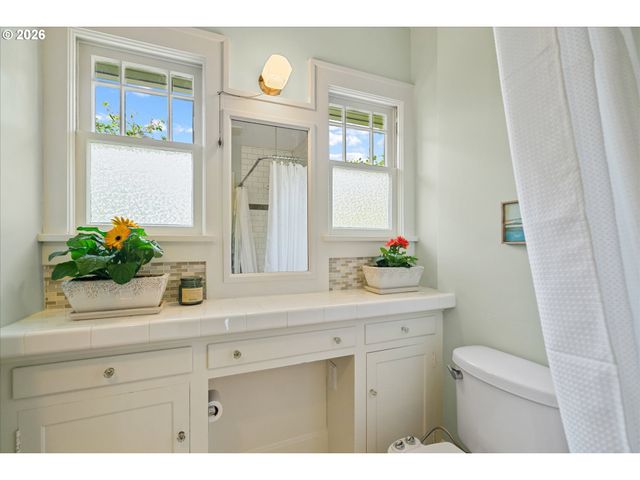 2621 Se 81ST Ave, Portland, OR 97206