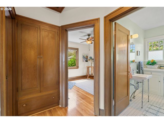 2621 Se 81ST Ave, Portland, OR 97206