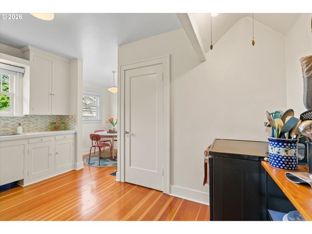 2621 Se 81ST Ave, Portland, OR 97206