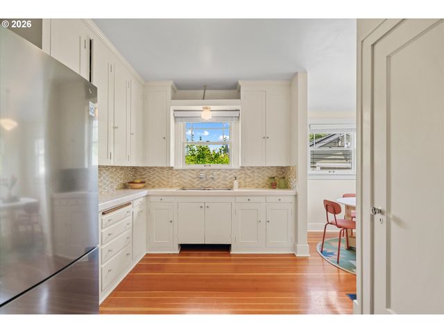 2621 Se 81ST Ave, Portland, OR 97206
