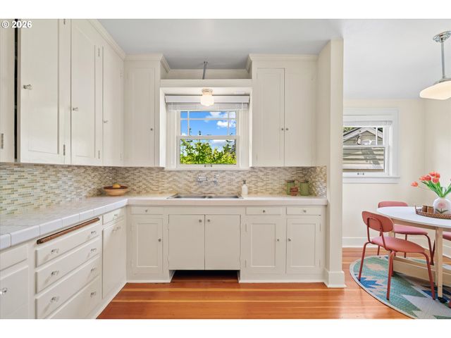 2621 Se 81ST Ave, Portland, OR 97206