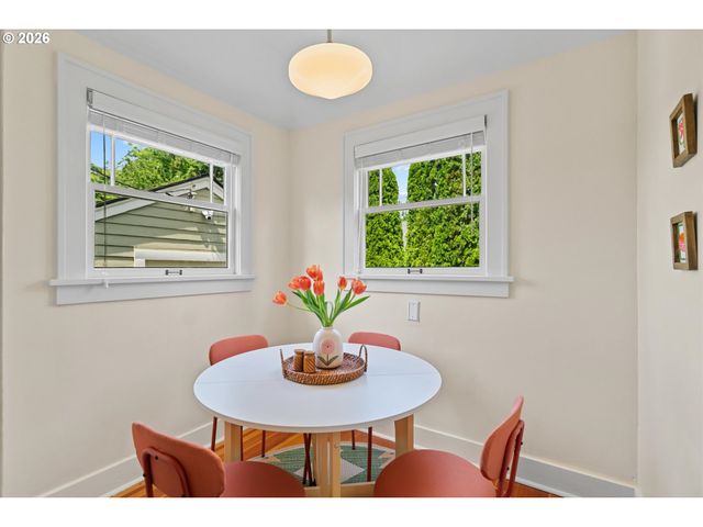 2621 Se 81ST Ave, Portland, OR 97206