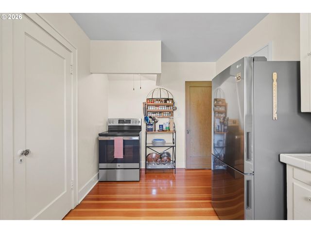 2621 Se 81ST Ave, Portland, OR 97206