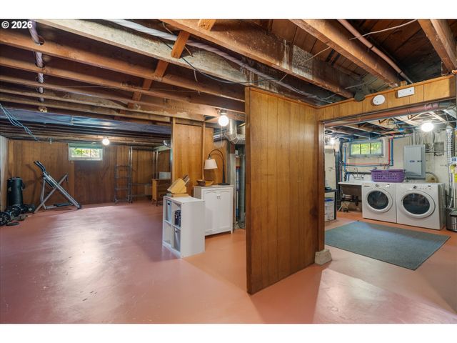 2621 Se 81ST Ave, Portland, OR 97206