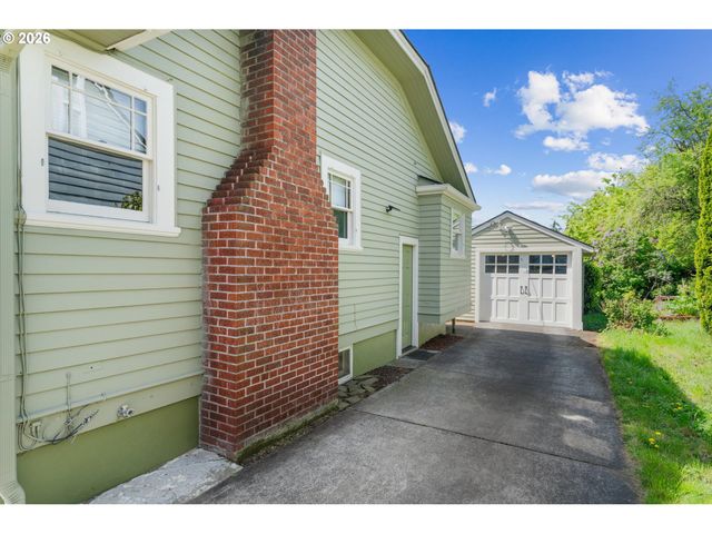 2621 Se 81ST Ave, Portland, OR 97206