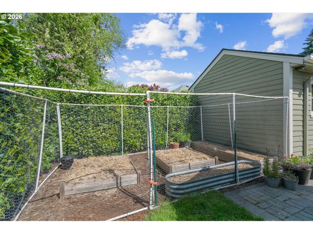 2621 Se 81ST Ave, Portland, OR 97206