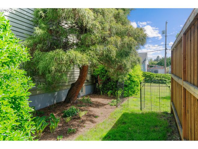 2621 Se 81ST Ave, Portland, OR 97206