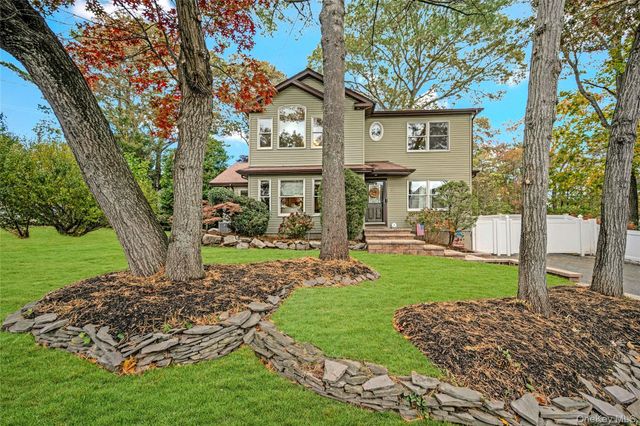 8 Margaret Avenue, Nesconset, NY 11767