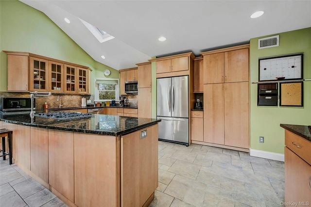 8 Margaret Avenue, Nesconset, NY 11767