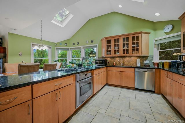 8 Margaret Avenue, Nesconset, NY 11767