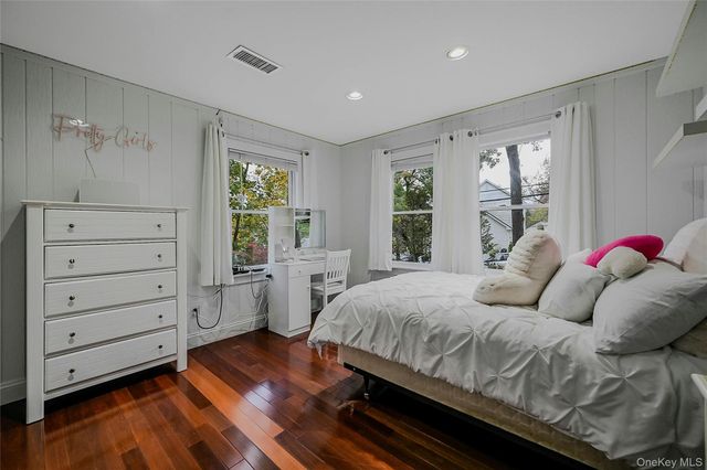 8 Margaret Avenue, Nesconset, NY 11767