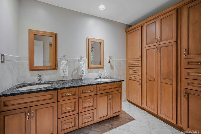 8 Margaret Avenue, Nesconset, NY 11767