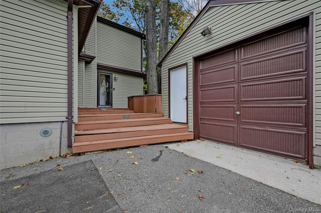 8 Margaret Avenue, Nesconset, NY 11767