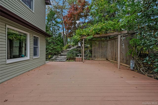 8 Margaret Avenue, Nesconset, NY 11767