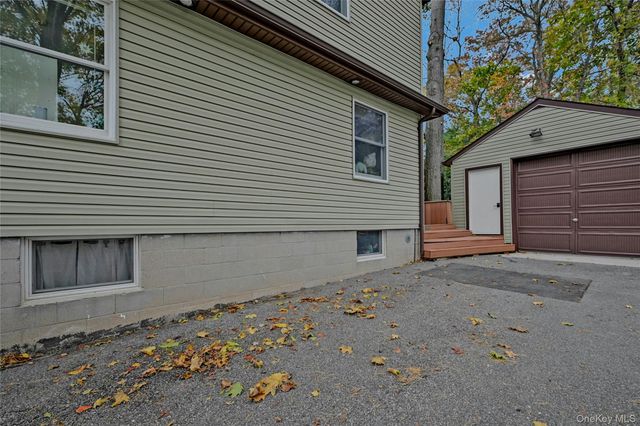 8 Margaret Avenue, Nesconset, NY 11767