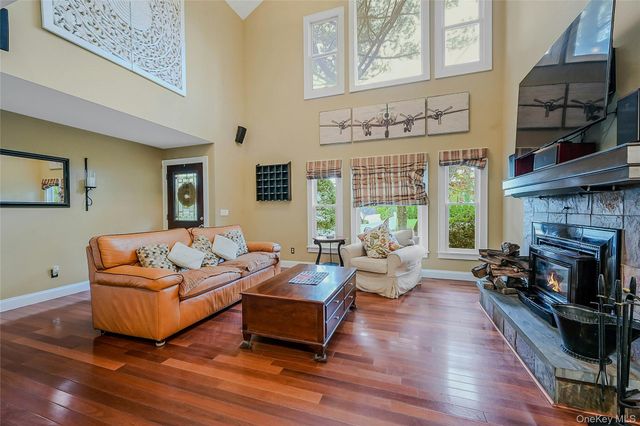 8 Margaret Avenue, Nesconset, NY 11767