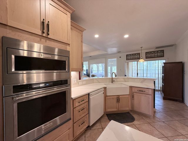 444 Shannon Rdg, Floresville, TX 78114