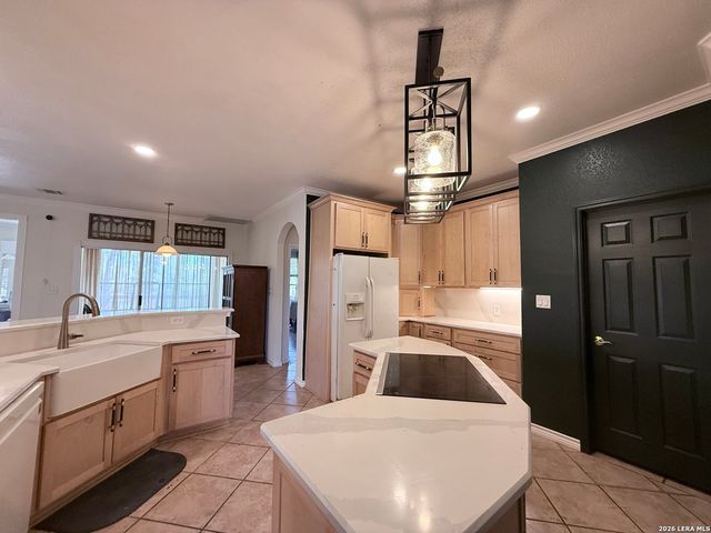 444 Shannon Rdg, Floresville, TX 78114