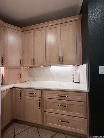 444 Shannon Rdg, Floresville, TX 78114
