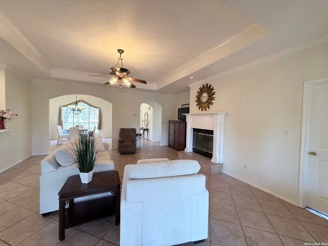 444 Shannon Rdg, Floresville, TX 78114