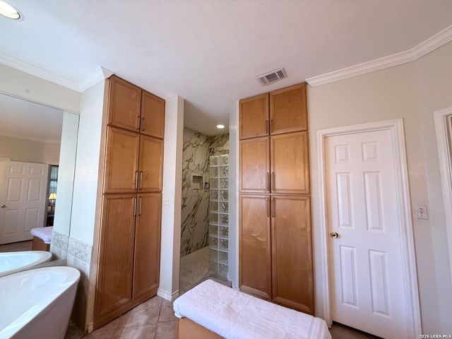 444 Shannon Rdg, Floresville, TX 78114
