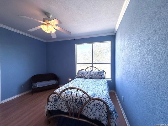 444 Shannon Rdg, Floresville, TX 78114