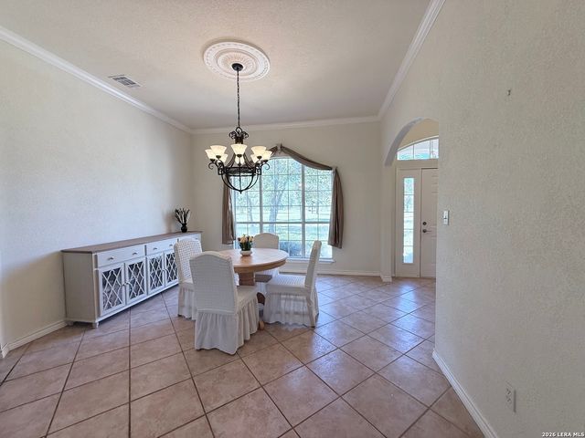444 Shannon Rdg, Floresville, TX 78114