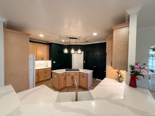 444 Shannon Rdg, Floresville, TX 78114