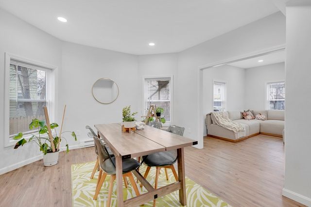 276 Dickinson St, Springfield, MA 01108