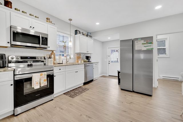 276 Dickinson St, Springfield, MA 01108