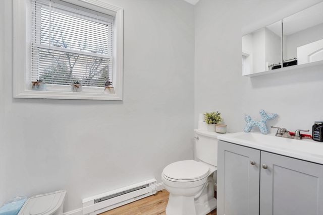 276 Dickinson St, Springfield, MA 01108