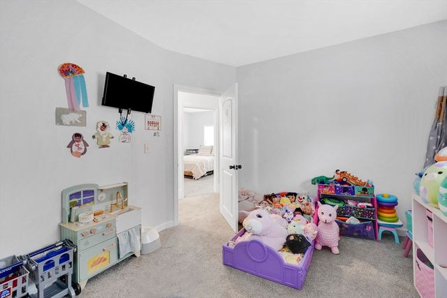 276 Dickinson St, Springfield, MA 01108