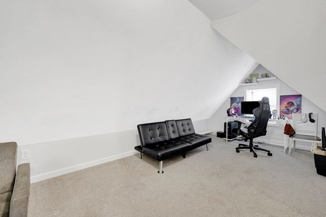 276 Dickinson St, Springfield, MA 01108