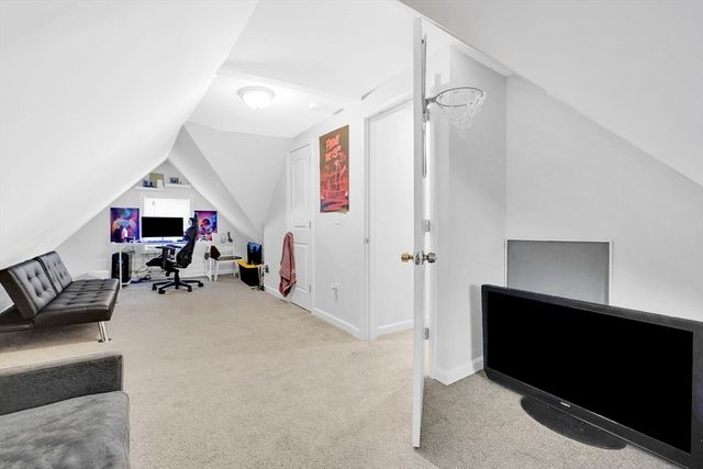 276 Dickinson St, Springfield, MA 01108