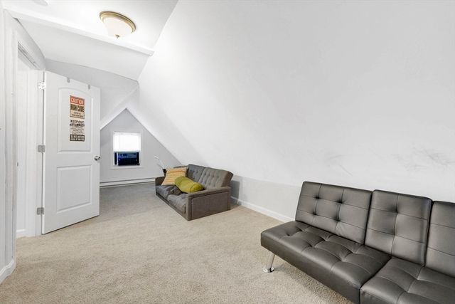 276 Dickinson St, Springfield, MA 01108