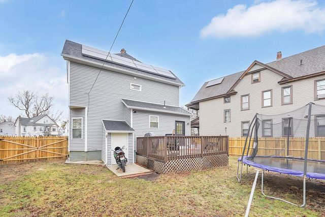 276 Dickinson St, Springfield, MA 01108