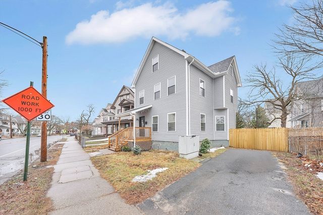 276 Dickinson St, Springfield, MA 01108