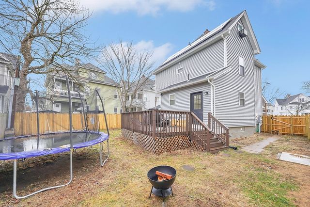 276 Dickinson St, Springfield, MA 01108